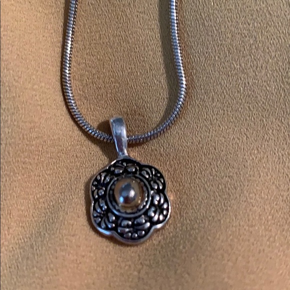 Silver Neclace - Picture 2 of 3